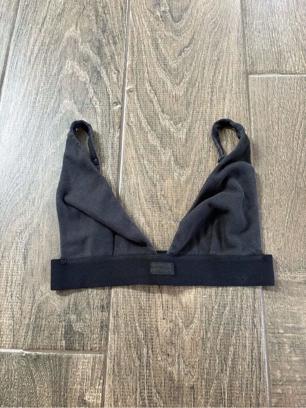 SKIMS / COTTON RIB PLUNGE BRALETTE
Soot - Picture 4 of 6